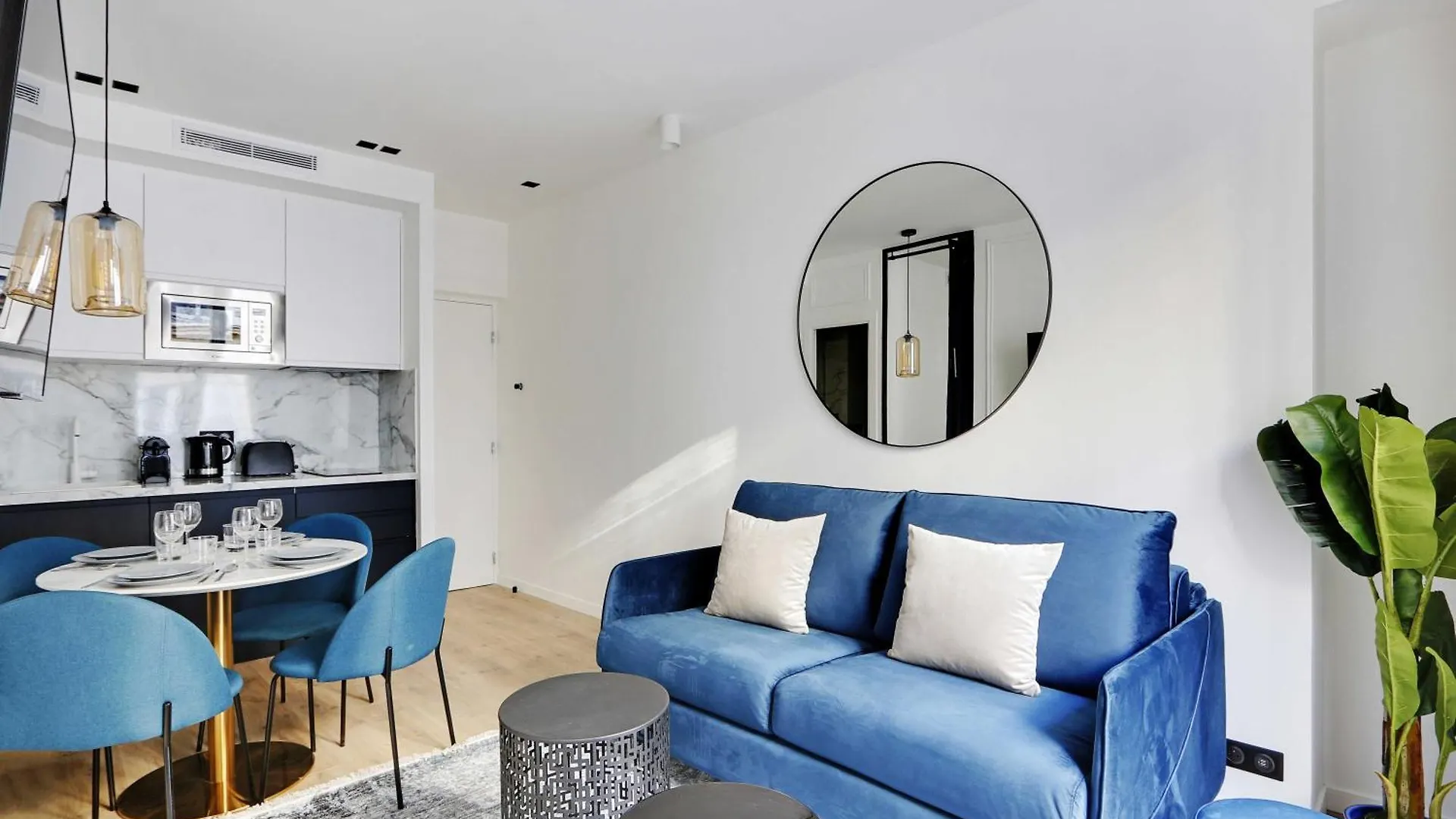 Apartment Luxury In The Heart Of - 1br-4p - Bourse *